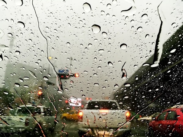 ถนนตอนฝนตก