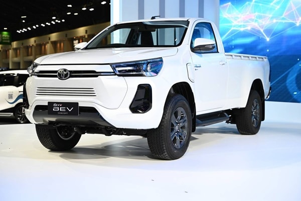 รถ Toyota Hilux Revo BEV