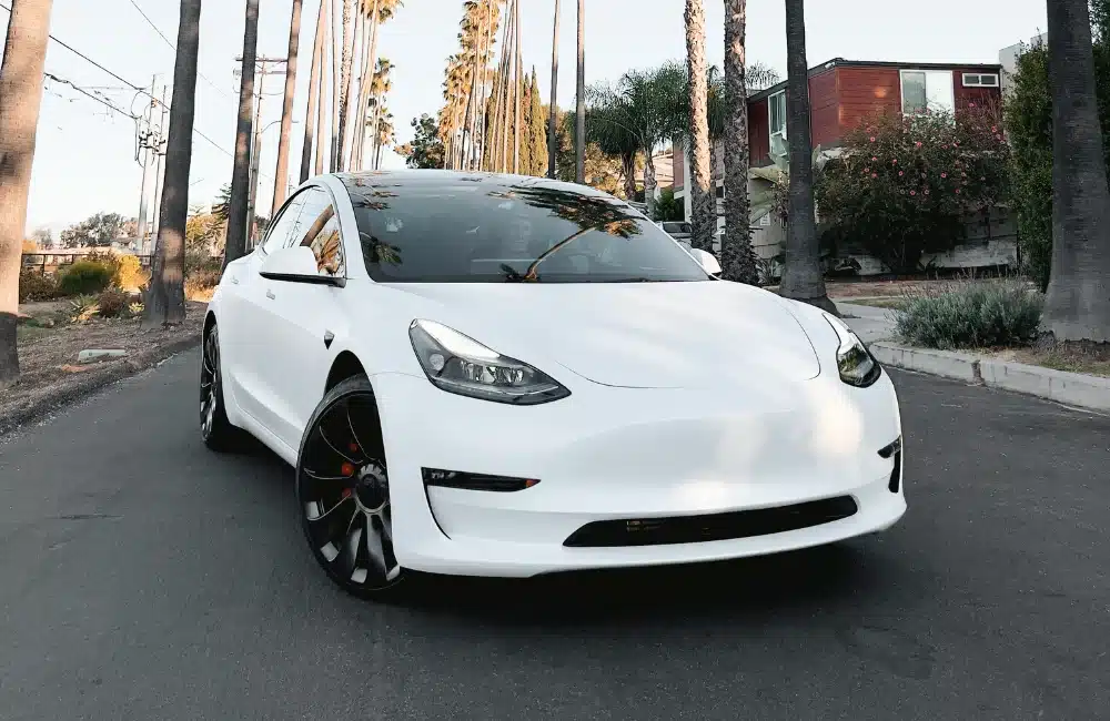 การออกแบบภายนอกของ Tesla Model Y 2025