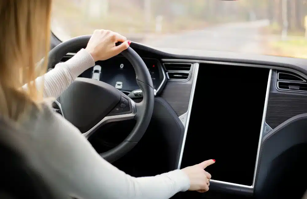 การออกแบบภายในของ Tesla Model Y 2025
