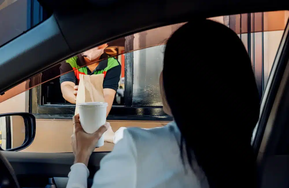 จัดเต็ม 7 ร้านอาหารไดร์ฟทรู (Drive Thru) สุดสะดวก