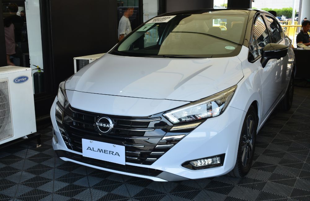 ศึกรถคันแรก! เด็กจบใหม่เลือก Eco Car หรือ